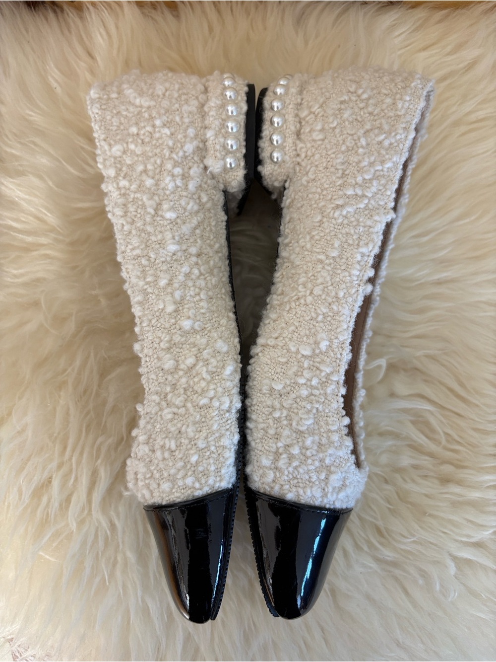 NEW!STUART WEITZMAN Pearl Faux Shearling Ballet Flat Shoes in cream & black